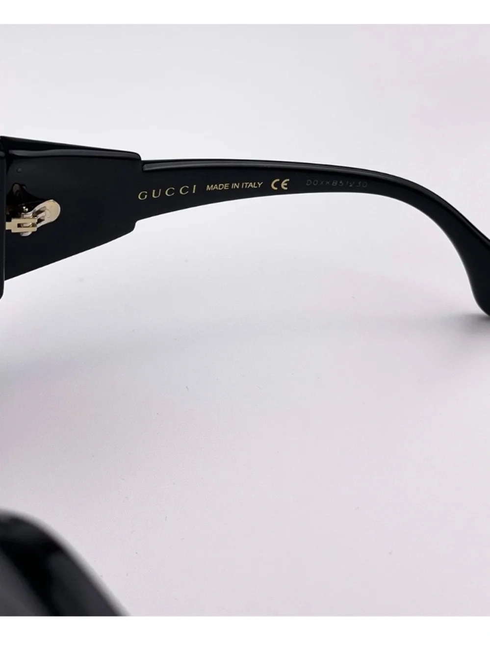 Gucci Black Oversized Fashion Sunglasses - Picture 8 of 9